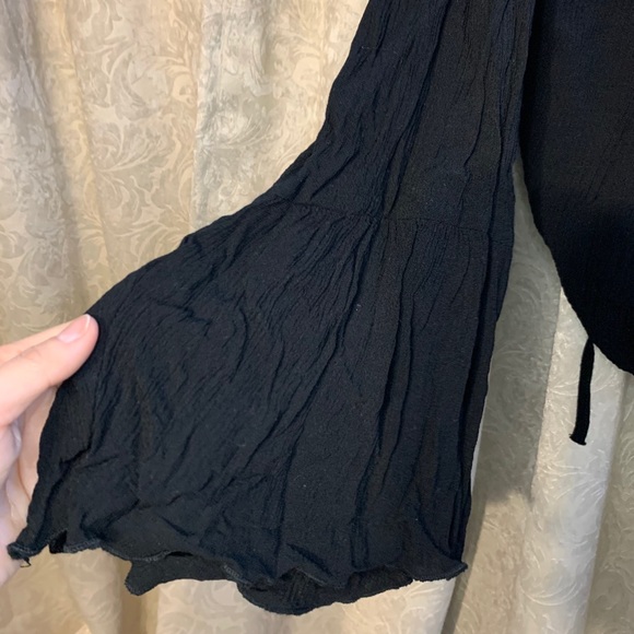 Forever 21 Black Long Flare Sleeves Top Blouse - Picture 4 of 7